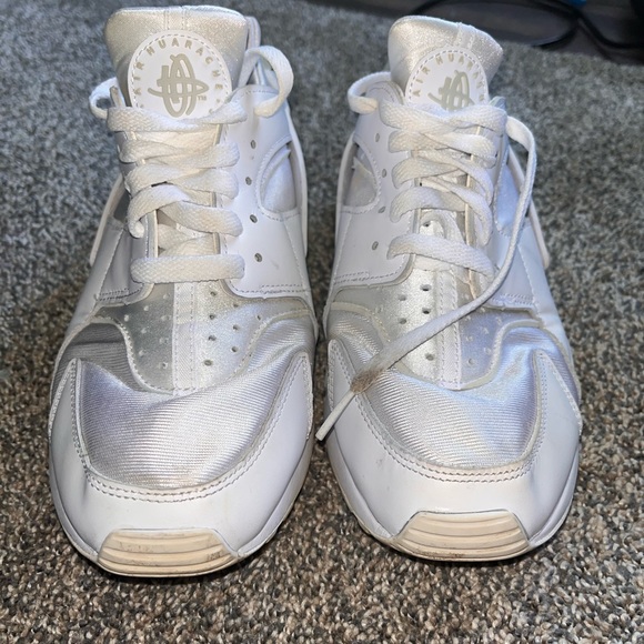 Women’s Nike Huaraches - Picture 1 of 6